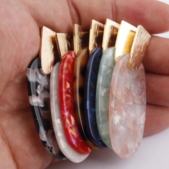 NEW 🌸🌺🌼 Mother of Pearl style acrylic earring - Picture 5 of 5